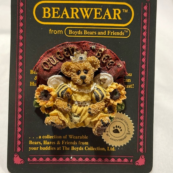 🆕BEARWEAR Queen “Bee” Victoria 20th Anniversary Limited Edition Pin/Brooch 1999 - Picture 1 of 11